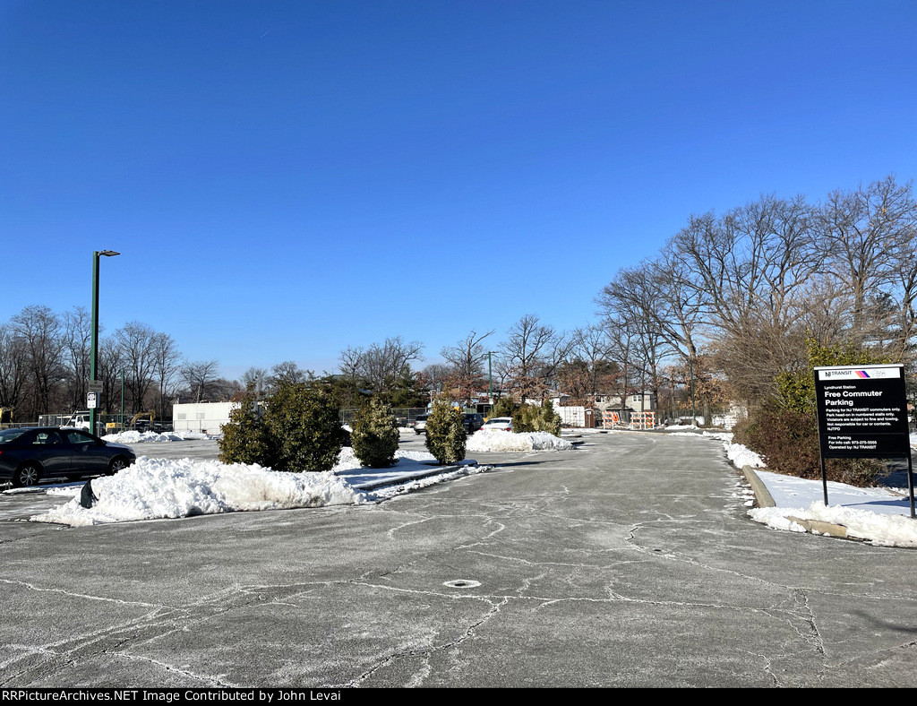 Lyndhurst Sta commuter parking lot 